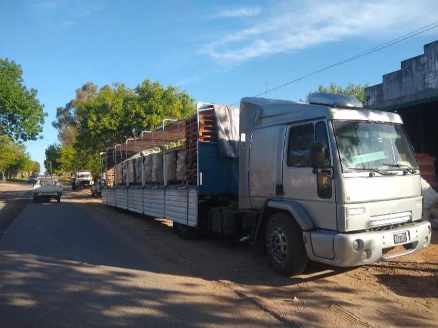 Camión con semiremolque