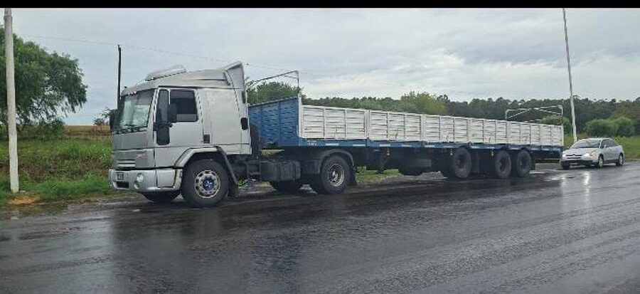 Camión con semiremolque