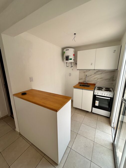 En alquiler - Depto 1 dormitorio con patio .-