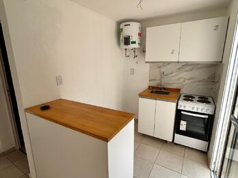 En alquiler - Depto 1 dormitorio con patio .-