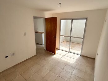 En alquiler - Depto 1 dormitorio con patio .-