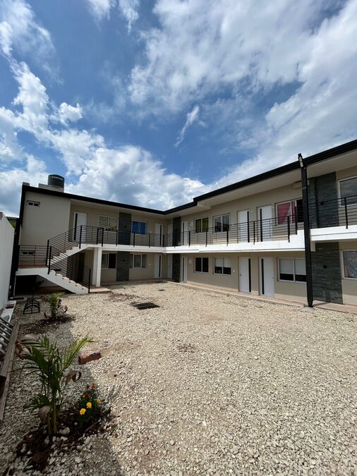 En alquiler - Depto 1 dormitorio con patio .-