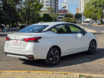 Nissan Versa Exclusive CVT 2024