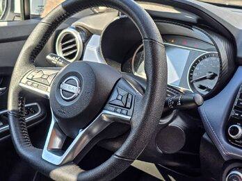 Nissan Versa Exclusive CVT 2024