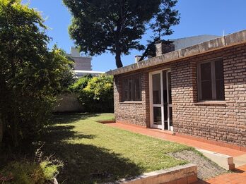 VENTA CASA / ZONA RESIDENCIAL PARQUE / 3DORM / 2 BAÑOS / 1 COCHERA
