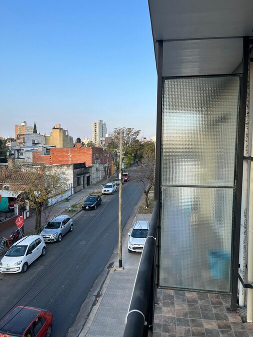 Alquilo Monoambiente al frente zona Laprida y Patagonia