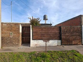 CASA 2 DORMITORIOS | PATIO Y COCHERA | COLONIA AVELLANEDA