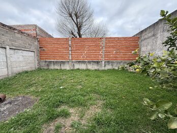 CASA 2 DORMITORIOS | PATIO Y COCHERA | COLONIA AVELLANEDA