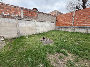 CASA 2 DORMITORIOS | PATIO Y COCHERA | COLONIA AVELLANEDA