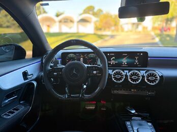MERCEDES BENZ A250 AMG-LINE. Recibo vehículos.