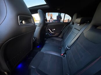 MERCEDES BENZ A250 AMG-LINE. Recibo vehículos.