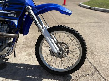 YAMAHA YZ 400. Recibo vehículos.