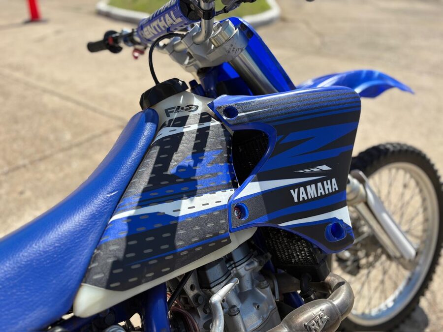 YAMAHA YZ 400. Recibo vehículos.