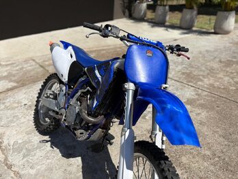 YAMAHA YZ 400. Recibo vehículos.