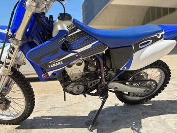 YAMAHA YZ 400. Recibo vehículos.