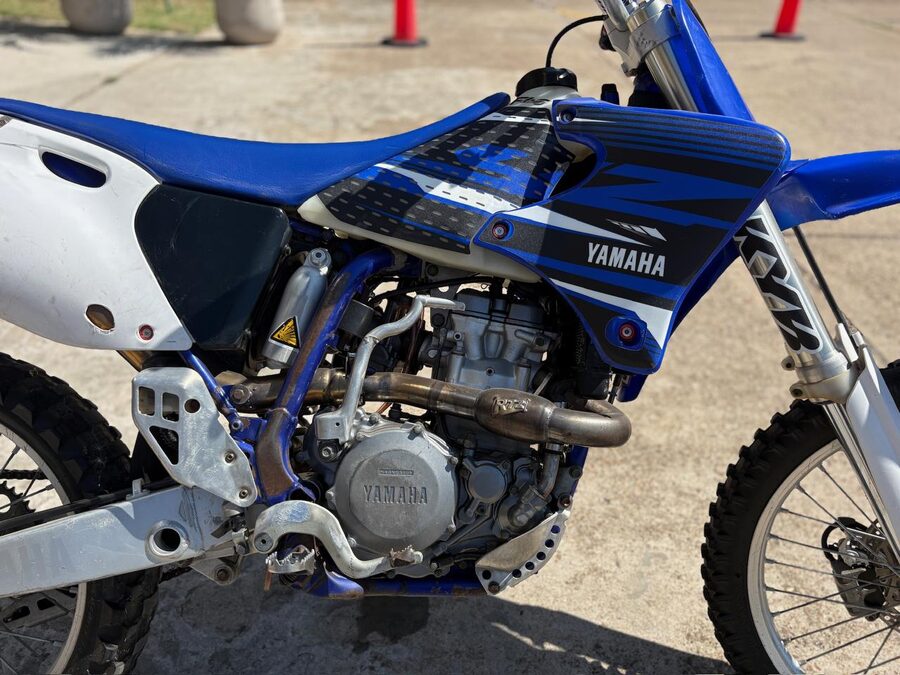 YAMAHA YZ 400. Recibo vehículos.