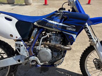 YAMAHA YZ 400. Recibo vehículos.