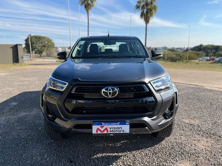 TOYOTA HILUX 2.8 SRX AT 4X4 Y 4X2 ¡¡ 0KM !!