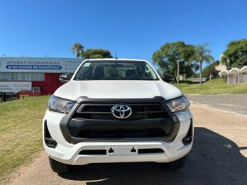 TOYOTA HILUX 2.8 SR MT ¡¡0KM!! versiones 4X4 y 4X2