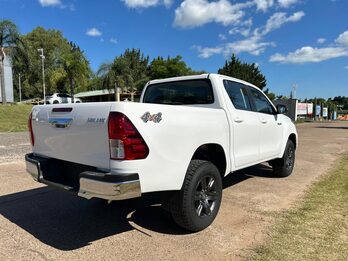 TOYOTA HILUX 2.8 SR MT ¡¡0KM!! versiones 4X4 y 4X2