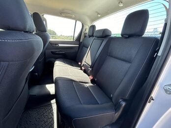 TOYOTA HILUX 2.8 SR MT ¡¡0KM!! versiones 4X4 y 4X2