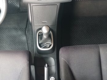 NISSAN TIIDA. 74mil km