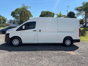 TOYOTA HIACE L2H2 2.8 AT¡¡ 0KM MODELO 2025 !!