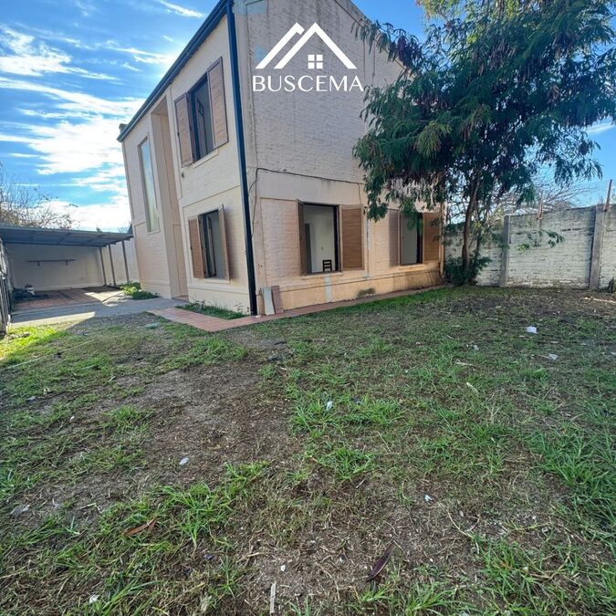 ALQUILER DE CASA EN BARRIO CERRADO - ZONA PARACAO