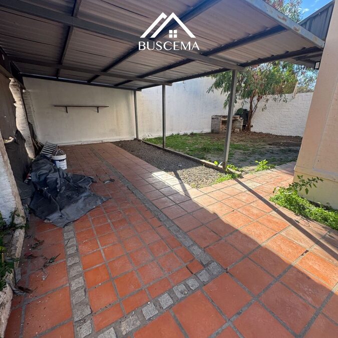 ALQUILER DE CASA EN BARRIO CERRADO - ZONA PARACAO