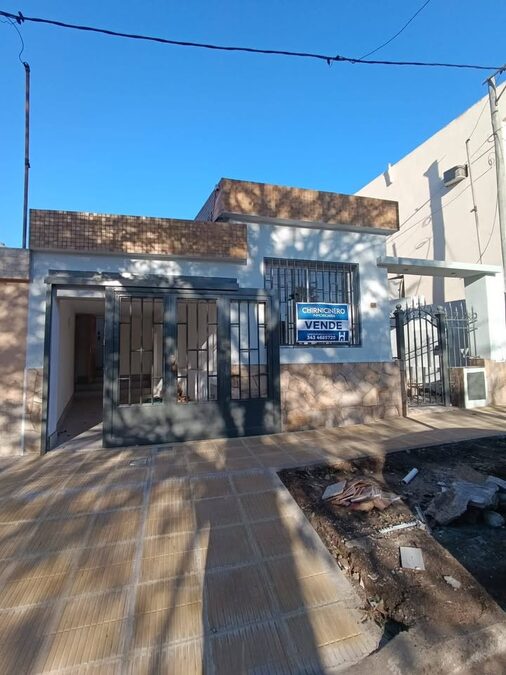 VENDE CASA 3 DORMITORIOS