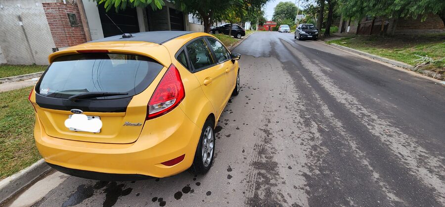 Vendo Ford Fiesta Kinetic 1.6, 5 puertas titanium modelo 2011. Versión full