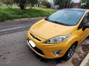 Vendo Ford Fiesta Kinetic 1.6, 5 puertas titanium modelo 2011. Versión full