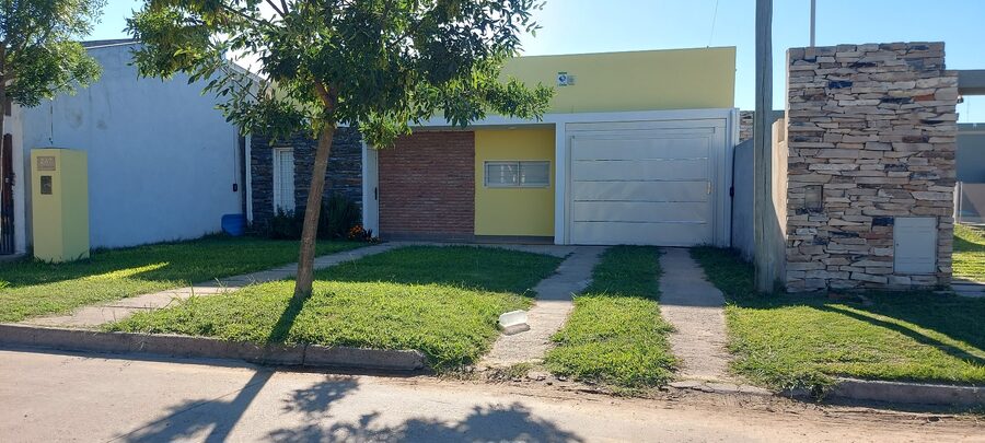 VENDO IMPECABLE CASA EN ORO VERDE,  PILETA, VERDE