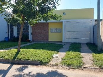 VENDO IMPECABLE CASA EN ORO VERDE,  PILETA, VERDE