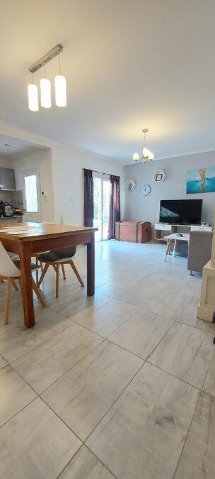 VENDO IMPECABLE CASA EN ORO VERDE,  PILETA, VERDE