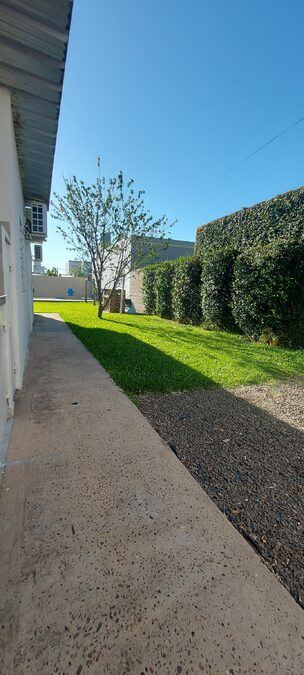 VENDO IMPECABLE CASA EN ORO VERDE,  PILETA, VERDE