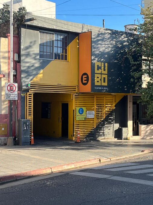 ALQUILER DE COCHERA – CORRIENTES Y LA PAZ