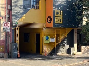 ALQUILER DE COCHERA – CORRIENTES Y LA PAZ