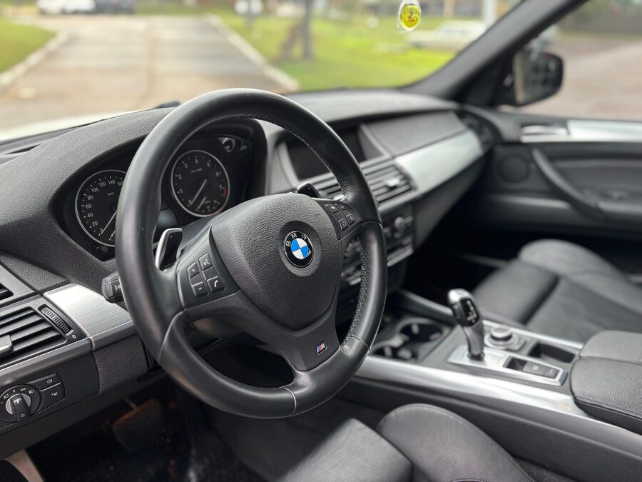 BMW X5 3.0S EXECUTIVE STEPTRONIC. Recibo vehículos.