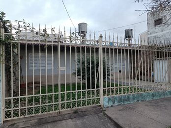 Se alquila casa dos dormitorios - calle Chajari