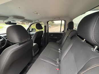 VOLKSWAGEN AMAROK 20TD 4X2 DC COMFORTLINE. Recibo vehículos.