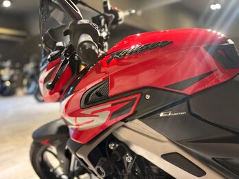 ROUSER NS 400. Recibo vehículos.