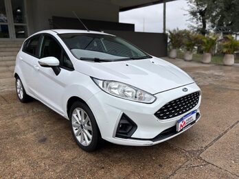 FORD FIESTA 1.6 SE. Recibo vehículos de menor y mayor valor.