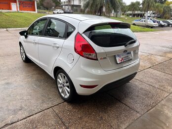 FORD FIESTA 1.6 SE. Recibo vehículos de menor y mayor valor.