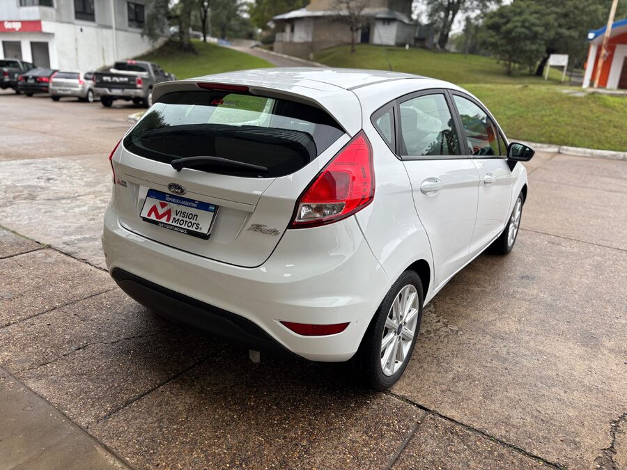 FORD FIESTA 1.6 SE. Recibo vehículos de menor y mayor valor.