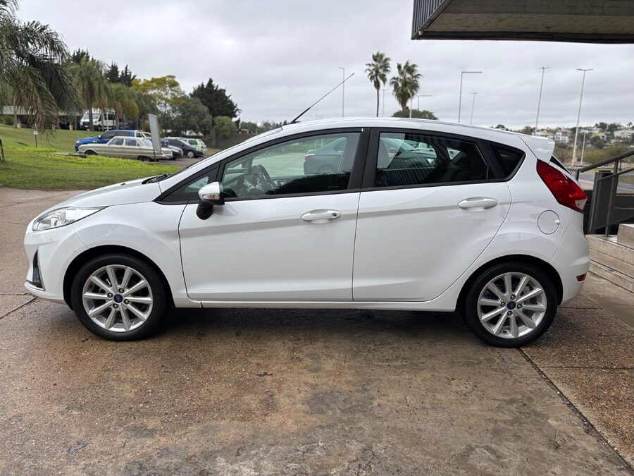 FORD FIESTA 1.6 SE. Recibo vehículos de menor y mayor valor.
