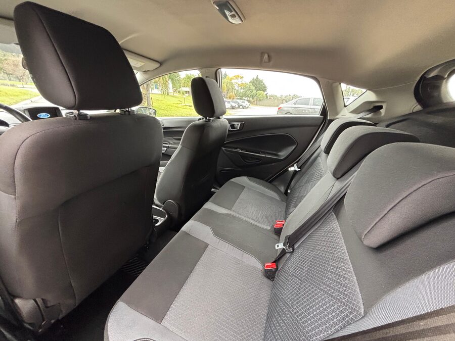 FORD FIESTA 1.6 SE. Recibo vehículos de menor y mayor valor.