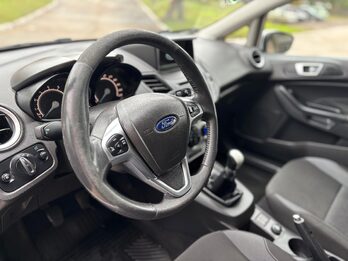 FORD FIESTA 1.6 SE. Recibo vehículos de menor y mayor valor.