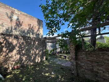 OPORTUNIDAD! CASA A RECICLAR MONTE CASEROS Y FELICIANO