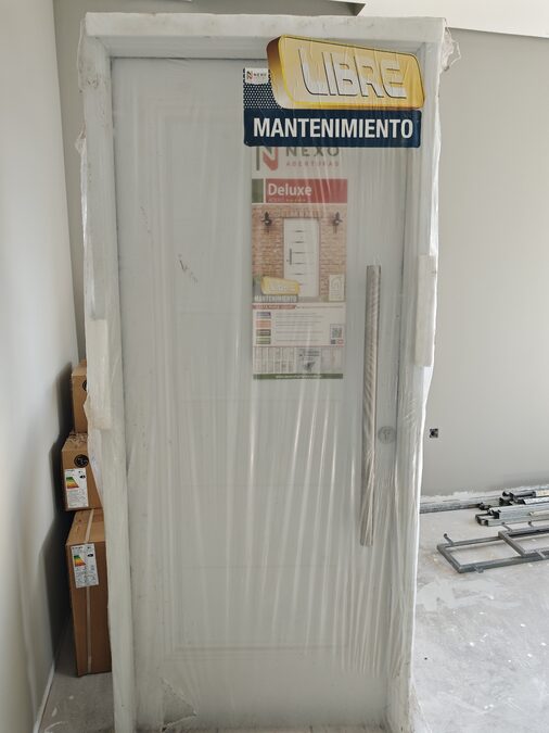 Puerta Nexo Deluxe D180 0,9 x 2,05 Izquierda